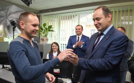 В Центрі надання адміністративних послуг м. Івано-Франківська розпочали видачу посвідчень водія та реєстрацію транспортних засобів