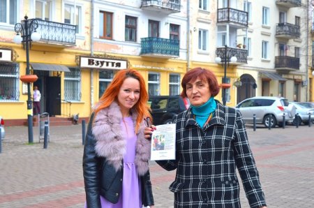 Волонтерська піар-акція на  підтримку  виставки живопису молодих людей з інвалідністю “Дивовижні”