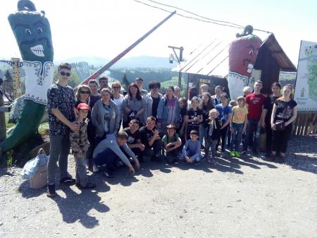 19.05.2019 р. до Міжнародного дня сім' ї МЦСССДМ організовано екскурсійну поїздку для прийомних сімей та ДБСТ до арт- груні Полонина Перці " с.Яблуниця
