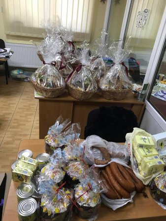 Доброю традицією стала благодійна акція «Великодній кошик», яку вже багато років проводить міський центр соціальних служб спільно з благодійниками та волонтерами