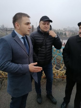 ЗАГРОЗИ НЕМАЄ: комунальники обстежили тріщини на мості