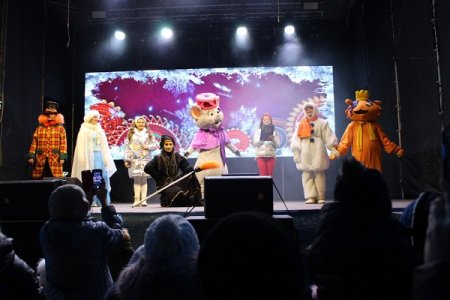 Запальний та веселий «Хіт-парад дитячих розваг» біля ялинки