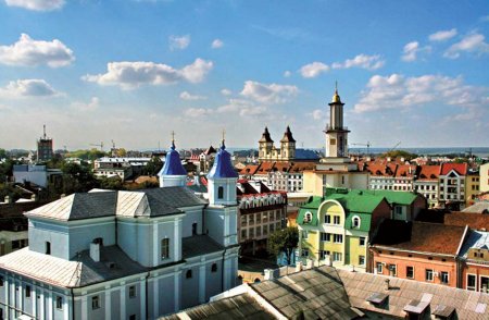 У поліклініках Івано-Франківська вводять обмежувальні заходи