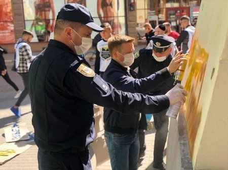 В ЦЕНТРАЛЬНІЙ ЧАСТИНІ МІСТА ПРОВЕЛИ  ВУЛИЧНУ АКЦІЮ «ЦІНУЙ ЖИТТЯ»