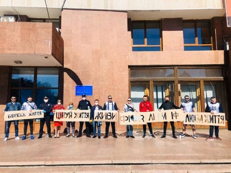 В ЦЕНТРАЛЬНІЙ ЧАСТИНІ МІСТА ПРОВЕЛИ  ВУЛИЧНУ АКЦІЮ «ЦІНУЙ ЖИТТЯ»
