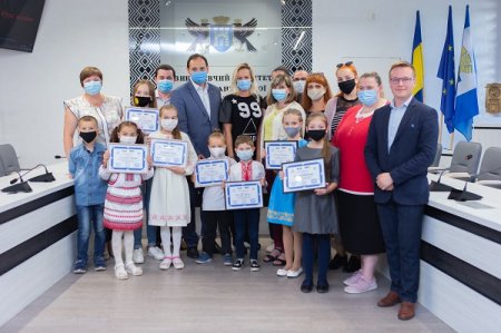 НАГОРОДЖЕННЯ ПЕРЕМОЖЦІВ КОНКУРСУ МАЛЮНКІВ ТА ВІДЕОРОЛИКІВ З НАГОДИ МІЖНАРОДНОГО ДНЯ МИРУ