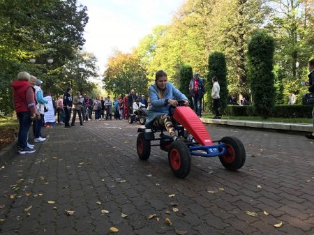 Змагання з перегонів на веломобілях 