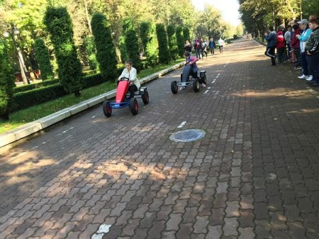 Змагання з перегонів на веломобілях 