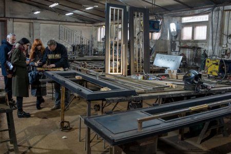 Грюнвальдська, 15: двоє металевих дверей відправились на реставрацію