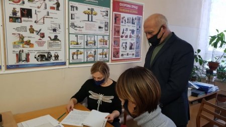 Охорона праці в закладах профтехосвіти міста: управління праці проводить роз’яснювальну роботу