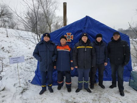 Рятівники на водних об’єктах міста в день Водохреща.