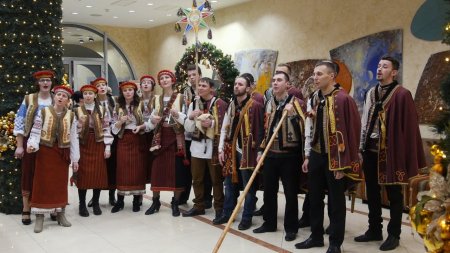 6 лютого - творчий виступ під гаслом "В єдності - сила народу"