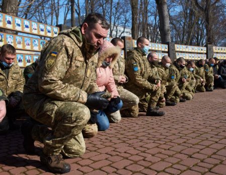 В Івано-Франківську вшанували пам’ять захисників Донецького аеропорту та загиблих Героїв під м.Дебальцевим