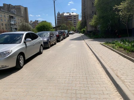 Завершено ремонт одного з дворів на вулиці Вовчинецькій