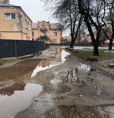 Розпочались роботи з капітального ремонту міжбудинкового проїзду вул. Довга, 26 - Берегова, 1