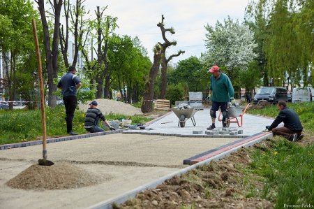НОВЕНЬКИЙ СКВЕР НА БАМІ: РОБОТИ В РОЗПАЛІ