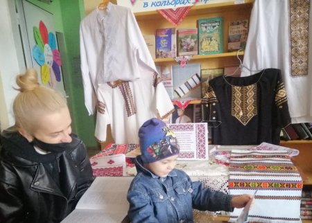 Виставка-інсталяція "Моя вишиванка в кольорах України"