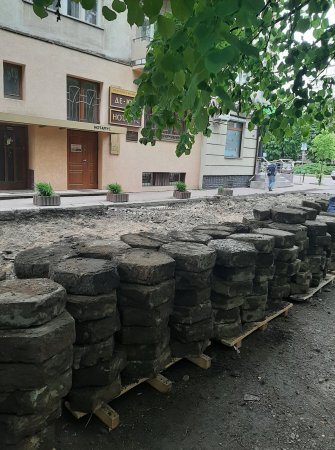 Цікава знахідка під час ремонтних робіт на вулиці Донцова