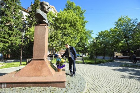 В Івано-Франківську урочисто відзначили День Героїв
