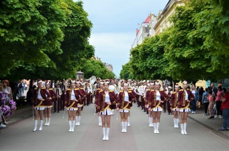 В Івано-Франківську урочисто відзначили День Героїв