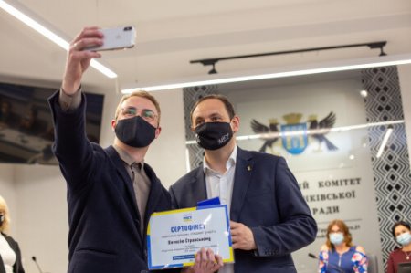 62 ПЕРЕМОЖЦІ ОТРИМАЛИ СЕРТИФІКАТИ ВІД МІСЬКОГО ГОЛОВИ