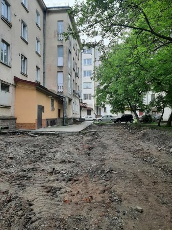 Розпочали роботи з ремонту двору на вул. Галицька, 47