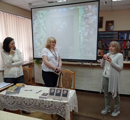 У МІСЬКІЙ БІБЛІОТЕЦІ ВІДБУЛАСЯ ПРЕЗЕНТАЦІЯ НОВОЇ КНИГИ ЛЕСІ ГЕНИК