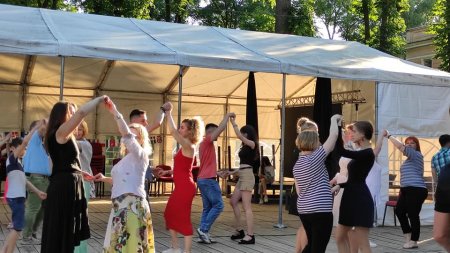 В Івано-Франківську стартував сезон танцювальних вечорів