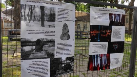 Медичним працівникам присвячується