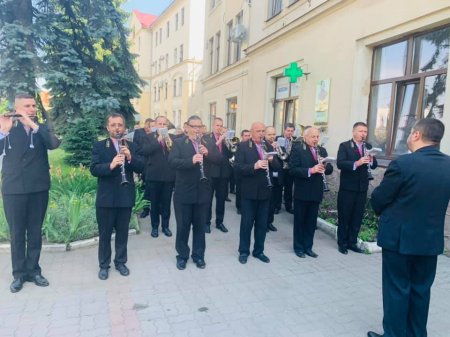 МУЗИЧНІ ВІТАННЯ ДЛЯ МЕДИКІВ