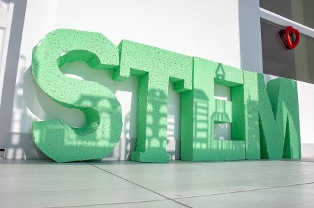 ПРОДУКТИВНЕ ЛІТО: STEM-ШКОЛА НАБРАЛА ДІТОК НА НАВЧАННЯ