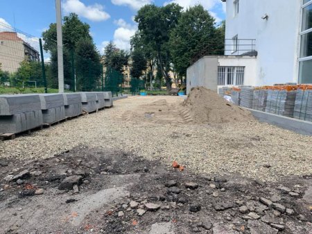«БЮДЖЕТ УЧАСТІ»: ПІДРЯДНИК РОЗПОЧАВ КАПРЕМОНТ ЗАЇЗДУ ДО СПОРТИВНОЇ ШКОЛИ №1