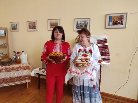 ПОСИДЕНЬКИ НА МАКОВЕЯ У ВОВЧИНЦЯХ