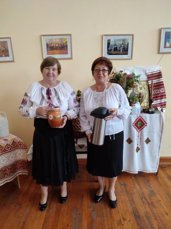 ПОСИДЕНЬКИ НА МАКОВЕЯ У ВОВЧИНЦЯХ