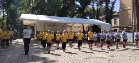 «НАРОДЖЕНІ В ГОРАХ»: У ПАЛАЦІ ПОТОЦЬКИХ ДІТИ З КИЄВА ТА МИКОЛАЄВА  ВИВЧАЛИ МАЙСТЕРНІСТЬ ГУЦУЛЬСЬКИХ ТАНЦІВ