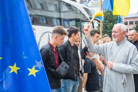 ДНІ ДОБРОСУСІДСТВА 2021: ІВАНО-ФРАНКІВСЬКА МОЛОДЬ ВІДПРАВИЛАСЬ ДО ПОЛЬЩІ, ЩОБ ОБЛАГОРОДИТИ КЛАДОВИЩЕ, ДЕ ЗАХОРОНЕНІ УКРАЇНЦІ
