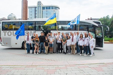 ДНІ ДОБРОСУСІДСТВА 2021: ІВАНО-ФРАНКІВСЬКА МОЛОДЬ ВІДПРАВИЛАСЬ ДО ПОЛЬЩІ, ЩОБ ОБЛАГОРОДИТИ КЛАДОВИЩЕ, ДЕ ЗАХОРОНЕНІ УКРАЇНЦІ