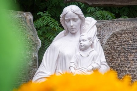 У МЕМОРІАЛЬНОМУ СКВЕРІ ВІДКРИЛИ ПАМ’ЯТНИК ПОЛЕГЛИМ УЧАСНИКАМ БОЙОВИХ ДІЙ НА СХОДІ УКРАЇНИ