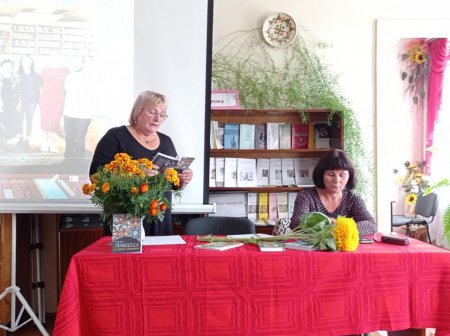 ПРЕЗЕНТАЦІЯ НОВОЇ КНИГИ СВІТЛАНИ ТКАЧУК У ТИСМЕНИЧАНАХ