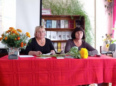 ПРЕЗЕНТАЦІЯ НОВОЇ КНИГИ СВІТЛАНИ ТКАЧУК У ТИСМЕНИЧАНАХ