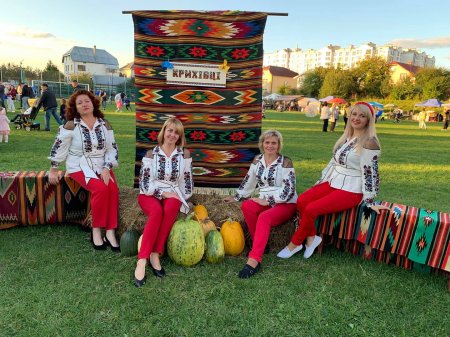 КРИХІВЦІ ФЕЄРИЧНО ВІДСВЯТКУВАЛИ 594 РІЧНИЦЮ!