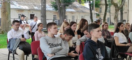 ОНЛАЙН-ЛЕКЦІЯ В ПАЛАЦІ ПОТОЦЬКИХ ПРО ОБОРОННІ УКРІПЛЕННЯ РУСЬКОГО КОРОЛІВСТВА