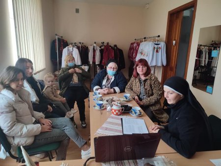 КРУГЛИЙ СТІЛ "ЗАПОВІДІ МАТЕРІ ТЕРЕЗИ"