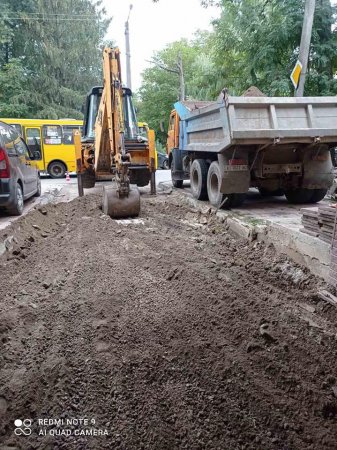 РОЗПОЧАТО КАПІТАЛЬНИЙ  РЕМОНТ ПРОЇЗДУ НА ВУЛ. ТОПОЛИНІЙ