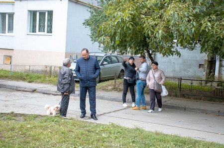 БЛАГОУСТРІЙ ДВОРУ НА ВУЛ. ПАРКОВІЙ, 18 ТРИВАЄ