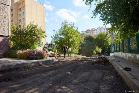 ВИРІВНЯНИЙ ЯКІСТЮ ПРОЇЗД