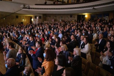 РОСТИСЛАВ ДЕРЖИПІЛЬСЬКИЙ ПОСТАВИВ У ХАРКОВІ АВАНГАРДНУ ОПЕРУ «ВИШИВАНИЙ. КОРОЛЬ УКРАЇНИ» НА МУЗИКУ АЛЛИ ЗАГАЙКЕВИЧ І ЛІБРЕТО СЕРГІЯ ЖАДАНА