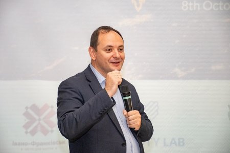 У ПОШУКУ ТОЧОК ДОТИКУ: TWIN CITY LAB ДОСЛІДИВ ФРАНКІВСЬК