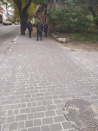 ПРОДОВЖУЄМО ВМОЩУВАТИ ПІШОХІДНІ ЗОНИ ДЛЯ КОМФОРТУ МЕШКАНЦІВ. 