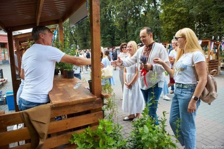 Розпочав роботу Франківський Крафтовий Ярмарок - ярмарок локальних фермерських та крафтових продуктів